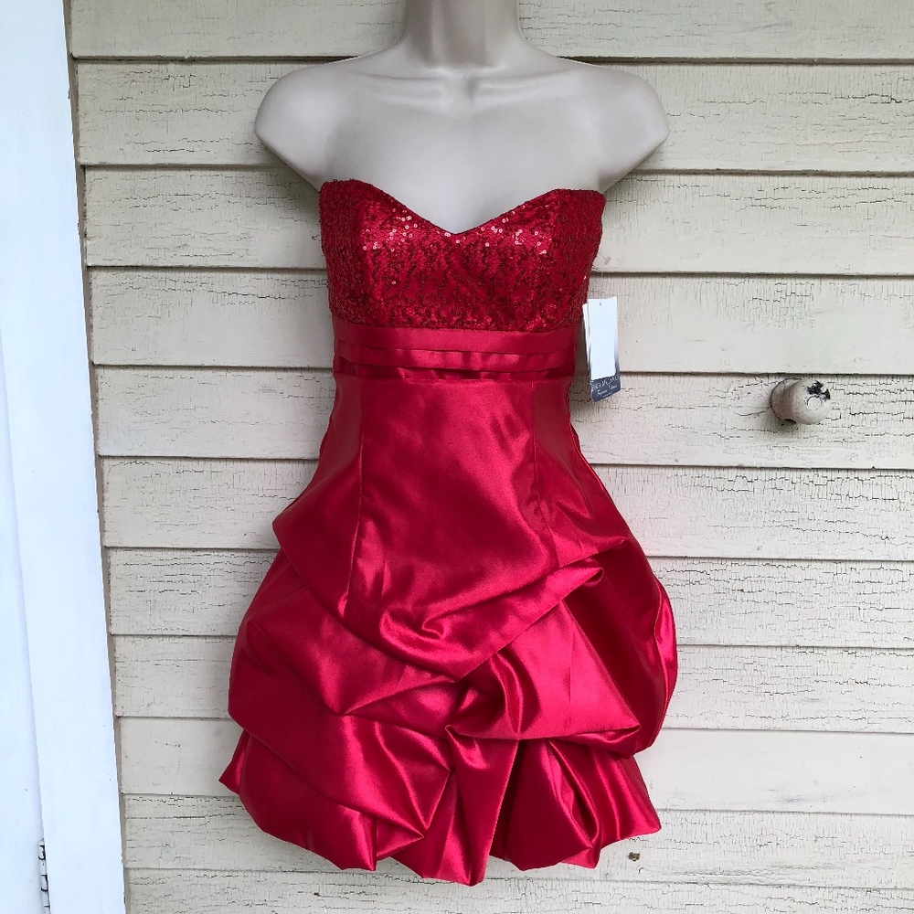 JESSICA McClintock satiny red strapless seq dress